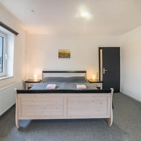 Lindenhof 1 Apartment